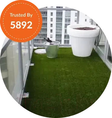 Balcony artificial grass installation