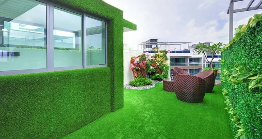 Artificial Grass Installation On a Wall